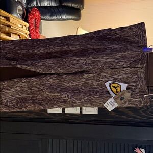 Mossy Oak Brown Camouflage Men's Hunting Pants. NWT